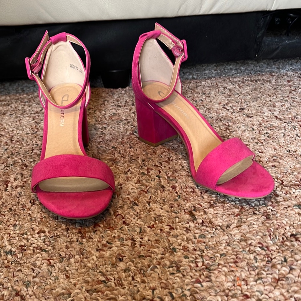 Gorgeous pink CL by Laundry block heels